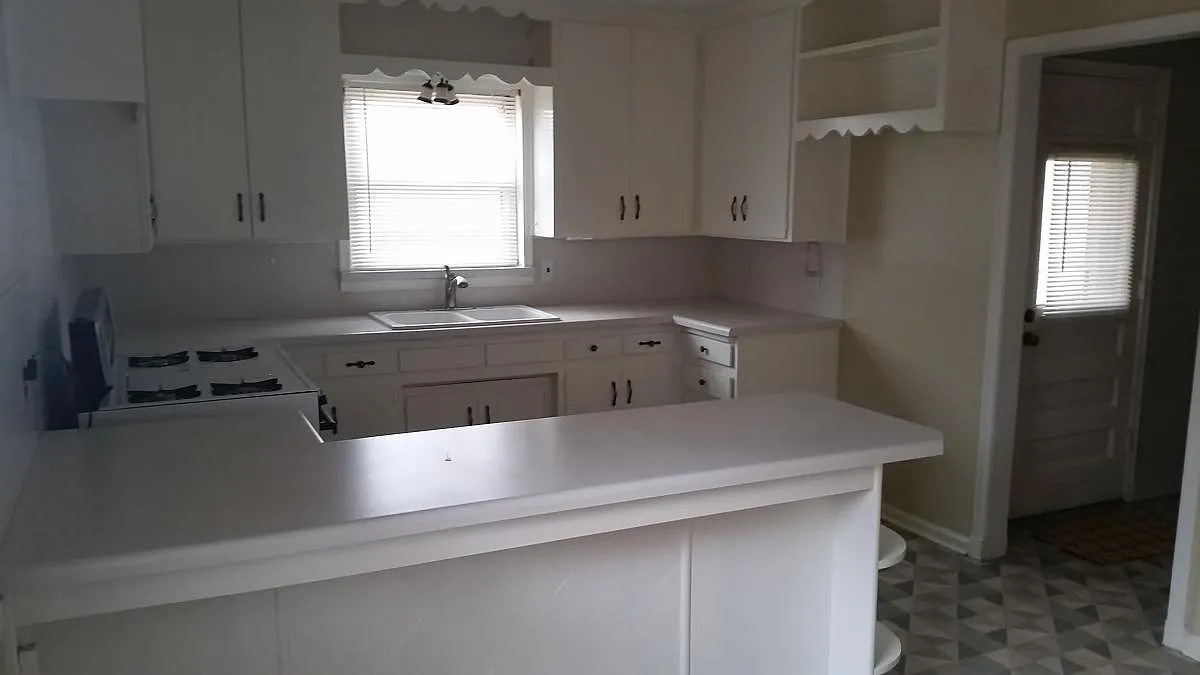 3 bed, 1284 sqft, $1,350 — Photo 4