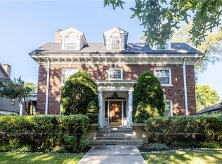 42 Janssen Pl, Kansas City, MO 64109