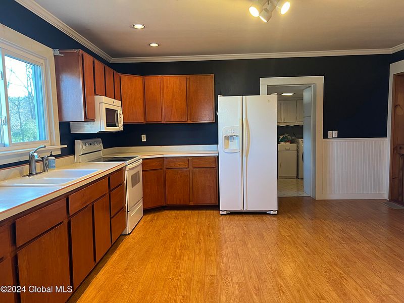 3rd image of 92 E Potter Avenue