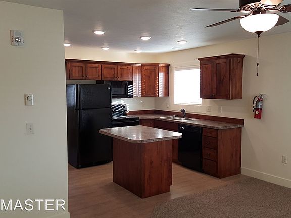 4th image of 884 Everett Pl APT 4