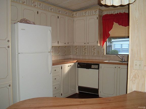 NICE KITCHEN
