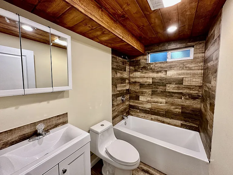 25165 Cedar St #A — Photo 11