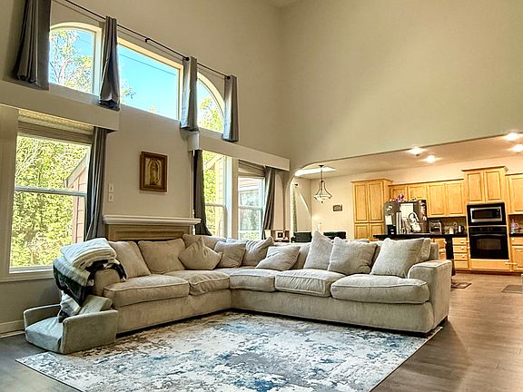 3rd image of 17619 NE 36th Way