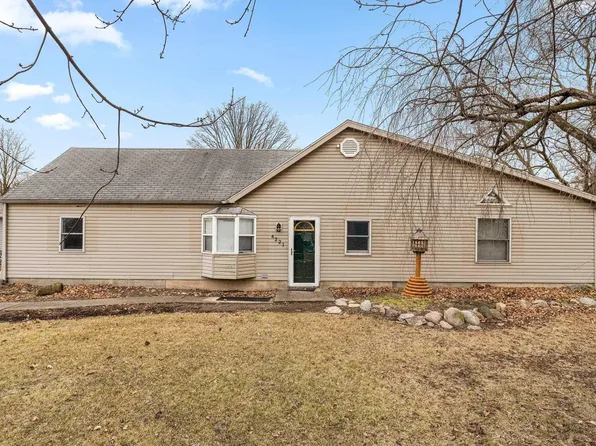 4221 Carl St, Woodburn, IN 46797