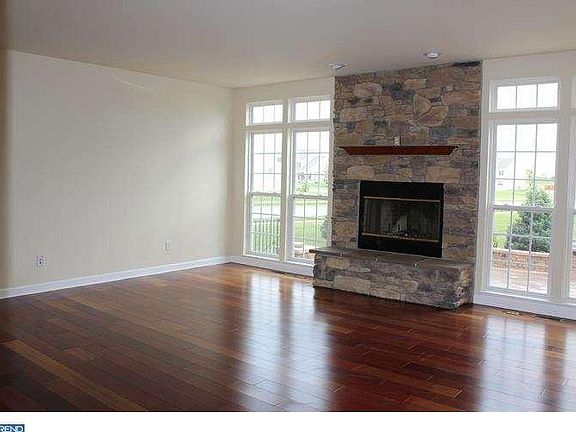 4th image of 403 W Glen Mare Dr