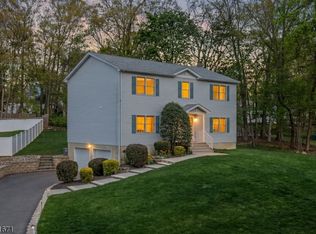 27 Harvest Ln, Livingston Twp., NJ 07039