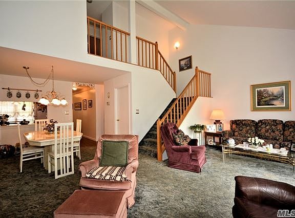 5th image of 38 Fairlawn Dr