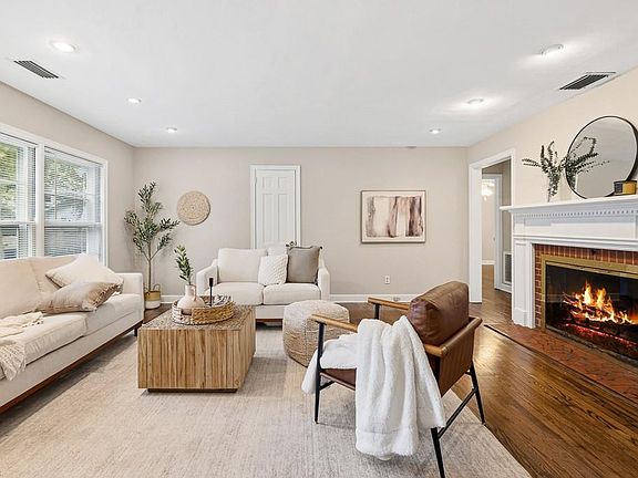 4th image of 1440 Huntington Cres
