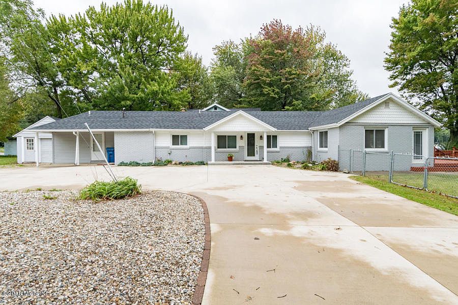 1st image of 4207 Long Lake Dr