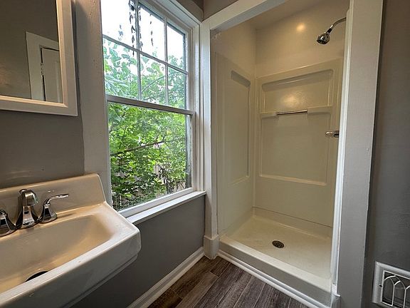 4th image of 424 W Vine St #3