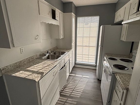 4th image of 908 Adams Ave #204