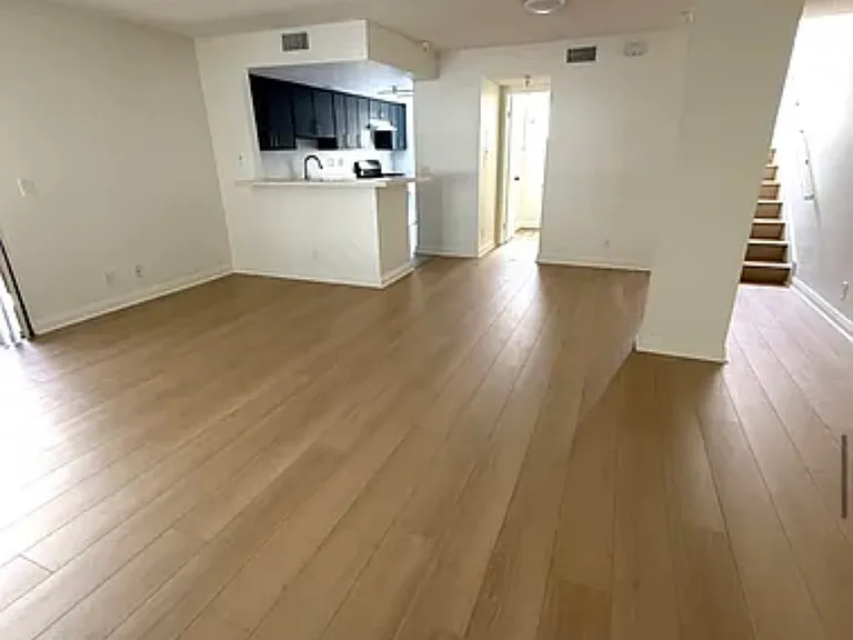 313 E Pine St #19 — Photo 2