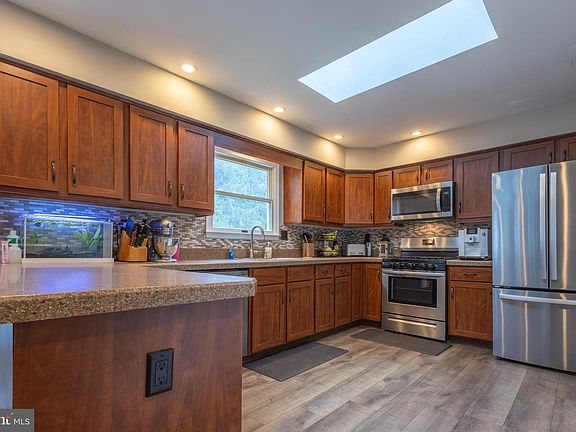 4th image of 73 Kensington Dr