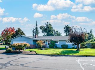 1977 Lomond Ave, Springfield, OR 97477