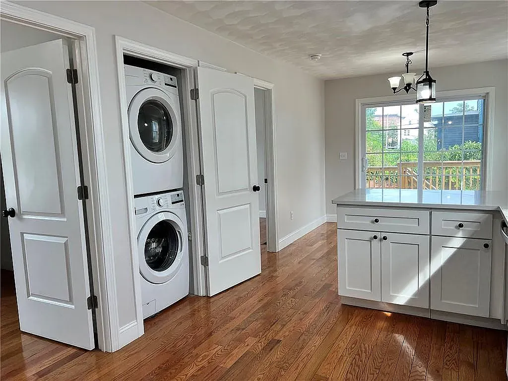 3 bed, 1400 sqft, $2,500 — Photo 3