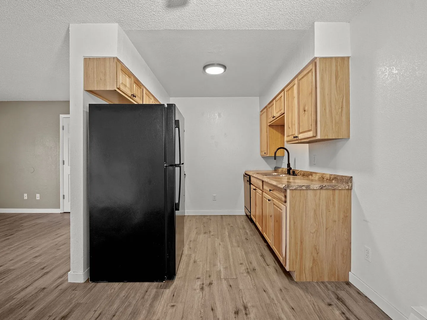 Spacious and Bright 2-Bedroom, Pet Friendly Apartment- Prime Location! — Photo 4