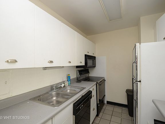 3rd image of 535 N Michigan Ave APT 2911