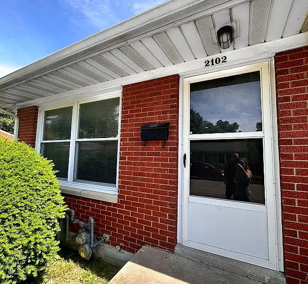 2102 Carlton Dr — Photo 1