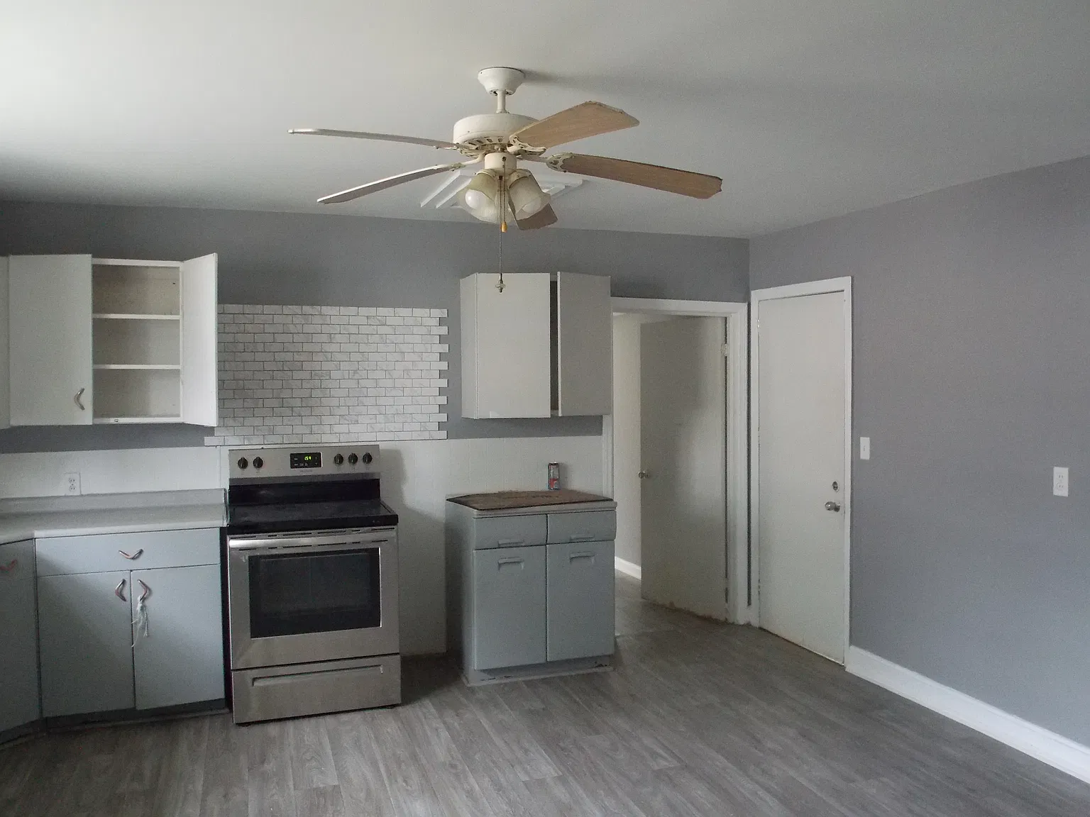 1114 Ellis Rd — Photo 2