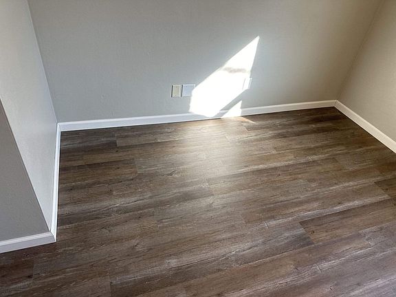 3rd image of 568 W 70th Pl #568