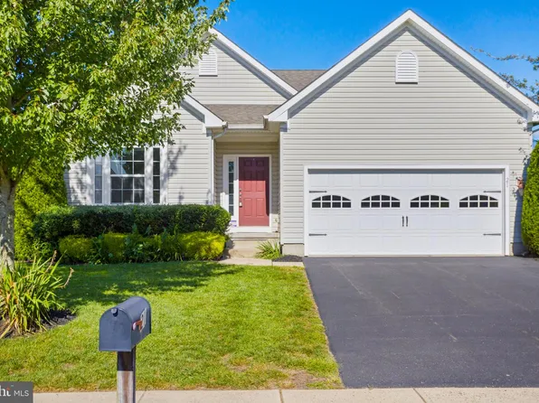 21 Applegate Dr, Florence, NJ 08518
