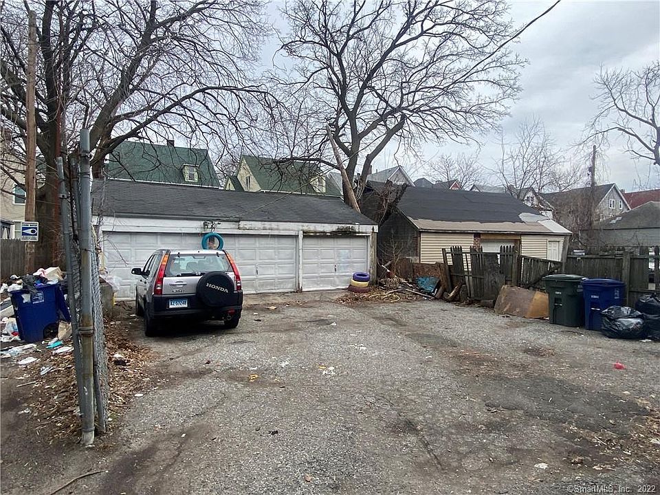 2nd image of 922 Hancock Ave