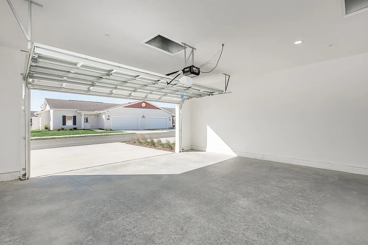 Private Two Car Garage - Summer Pointe Village