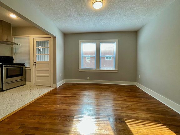 5th image of 5047-5049 Wyandotte St #5049-3