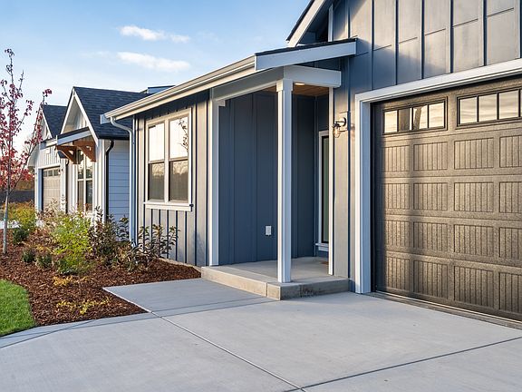 2014 - Grady Plan - Features and colors may differ.