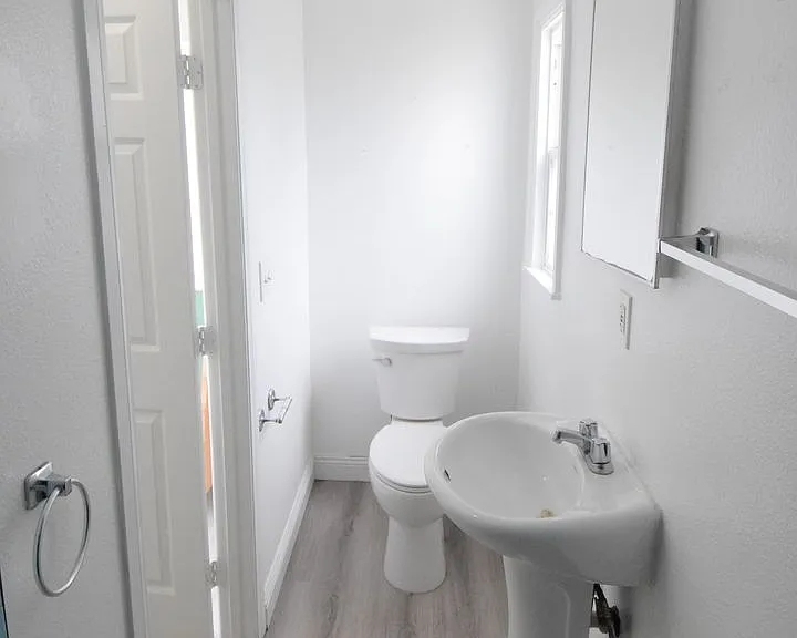 11023 Strathmore Dr — Photo 5