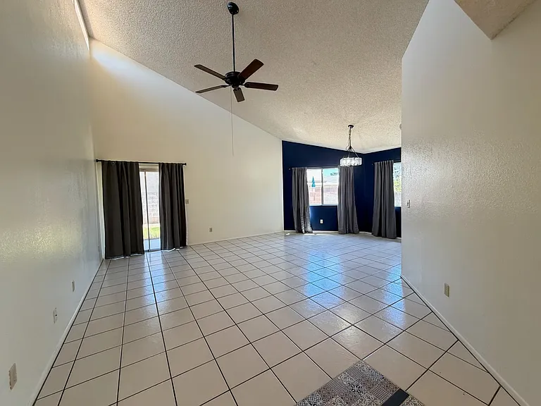 9368 N Hampshire Dr — Photo 3
