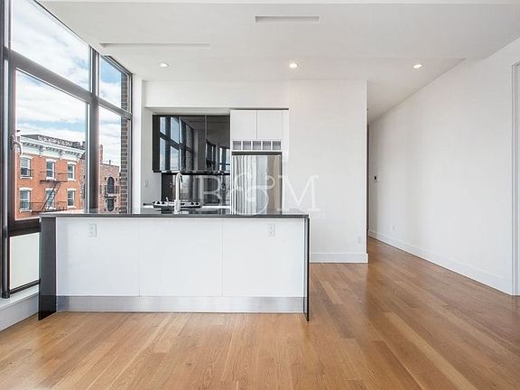 4th image of 130 Grand St #2B