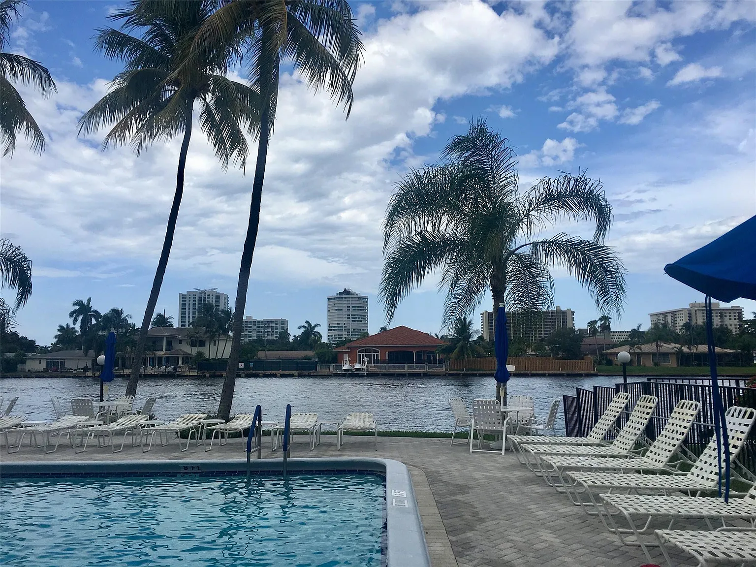 1 bed, 1.5 bath, 850 sqft, $2,700 — Photo 2