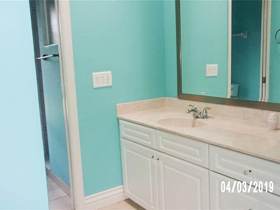 4th image of 812 SE Seahouse Dr