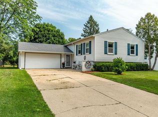 6910 Donna Dr, Middleton, WI 53562