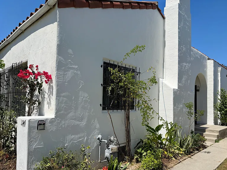 1147 S Victoria Ave — Photo 18