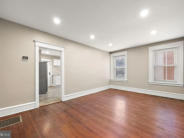 1522 W 7th St #1 — Photo 9