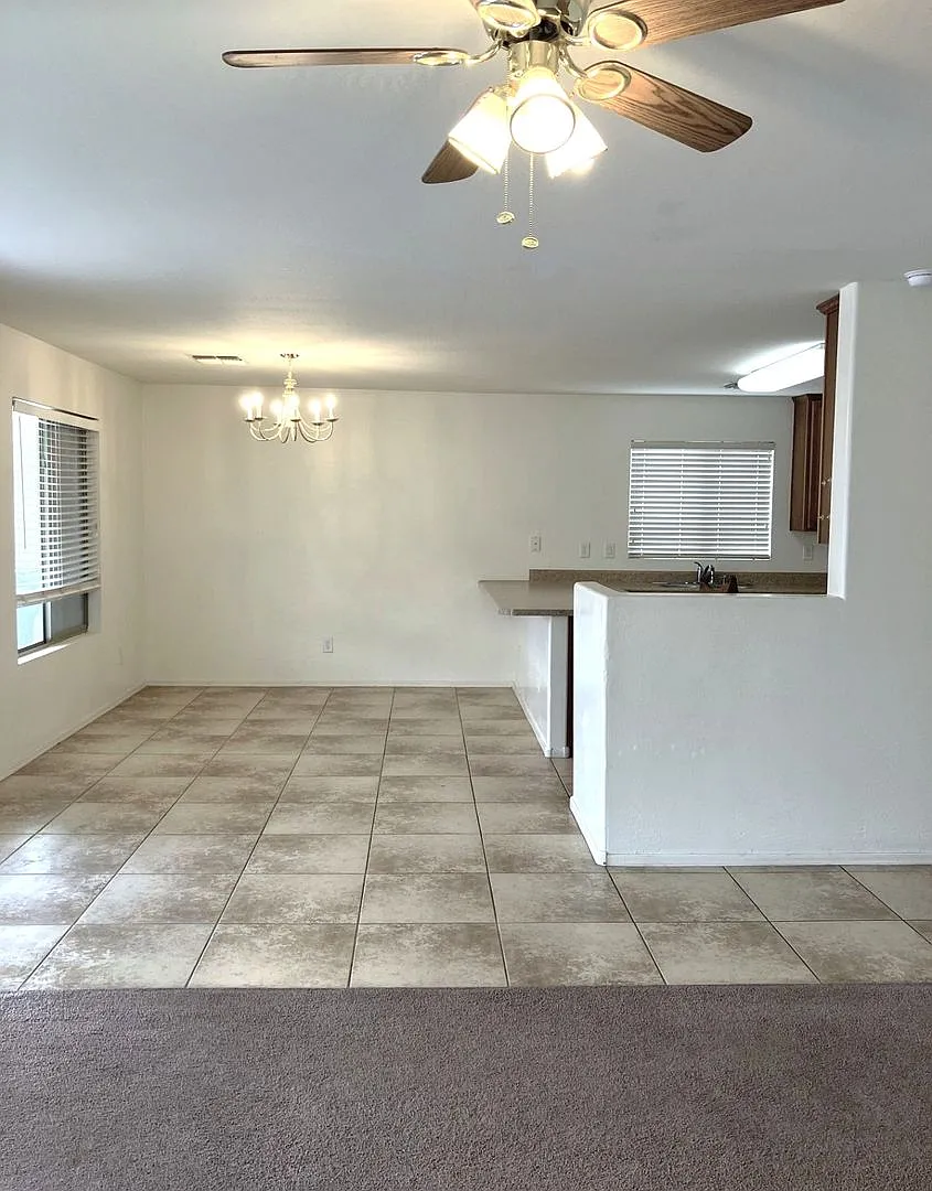 Oasis at Magic Ranch Spacious 2200 Sq Ft Home — Photo 2