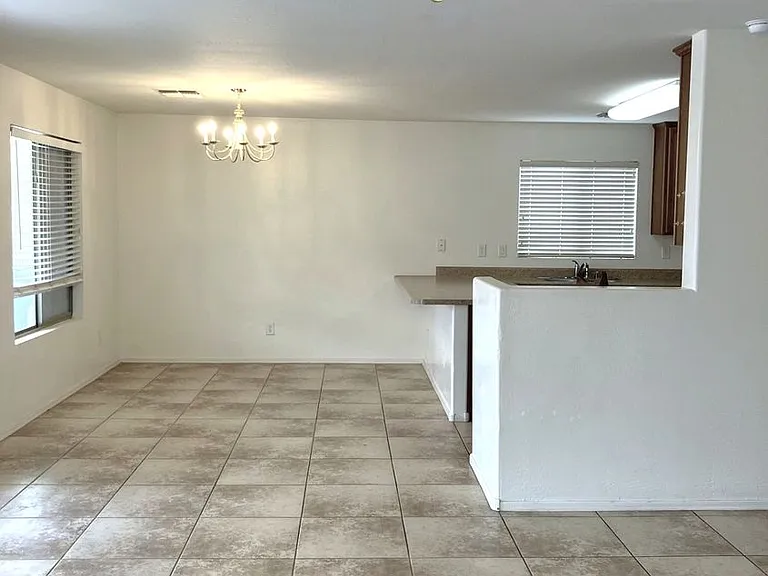 6713 E Stacy St — Photo 2