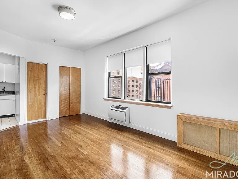 1435 York Ave #5G — Photo 1