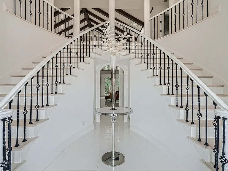 425 Ferry Lndg — Photo 1