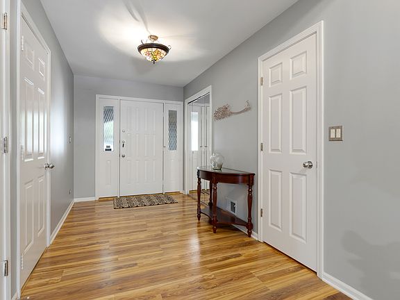 3rd image of 127 Country Club Dr