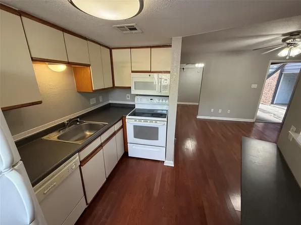 2500 Burleson Rd APT 209, Austin, TX 78741
