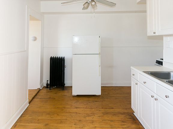 2nd image of 4409 N Kenneth Ave #B5