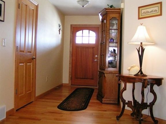 3rd image of 218 Aspen Grove Ln