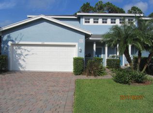 673 NE Bent Paddle Ln, Port Saint Lucie, FL 34983