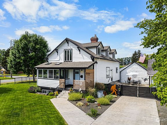 2nd image of 821 9th Avenue NW