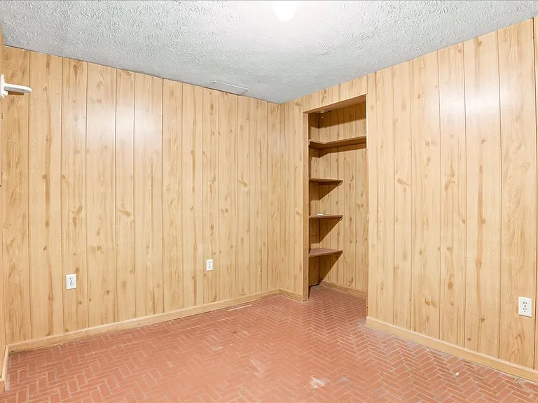 102 Linwood Ct — Photo 70