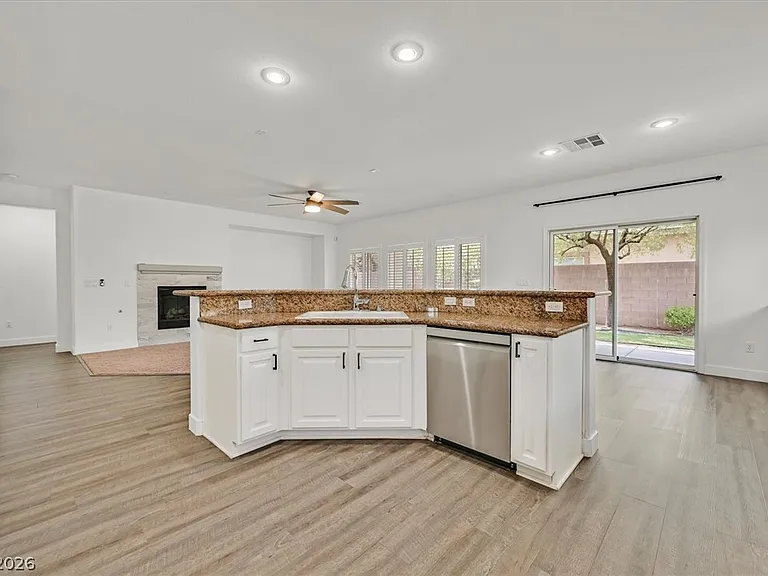 913 Hickory Park St — Photo 23