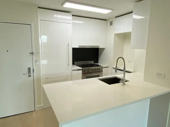 301 West 53rd Street image 3 of 23